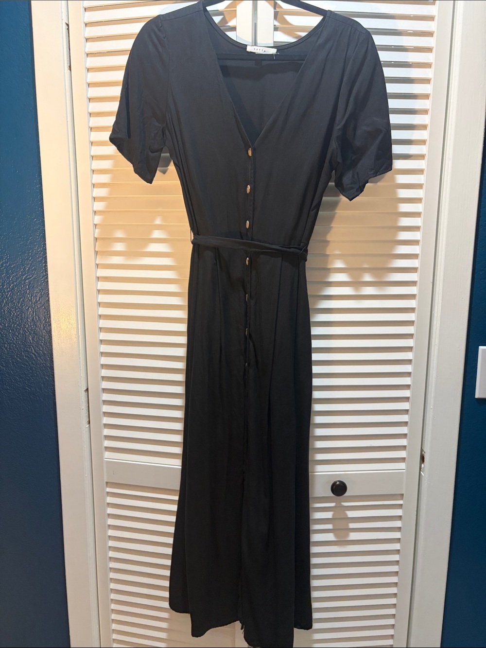 VETTA Black Button-Front Maxi Dress with Tie Waist